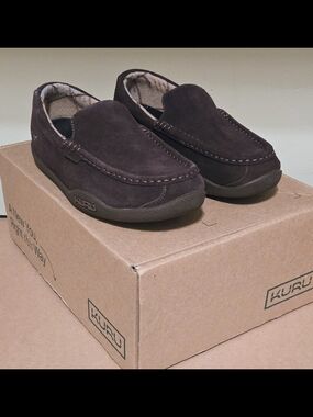 NEW Men's 9 Kuru Loft Moccasin Indoor/Outdoor Slippers, Java Brown. MSRP: $149